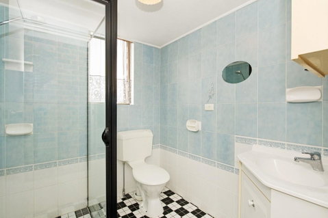 Huge Top Floor Unit Across The Road....Waterfront!! - Accommodation Main Beach 9