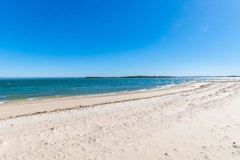 Great Views, Ground Floor Unit Clearview Apartments South Esplande, Bongaree - Accommodation Main Beach 9