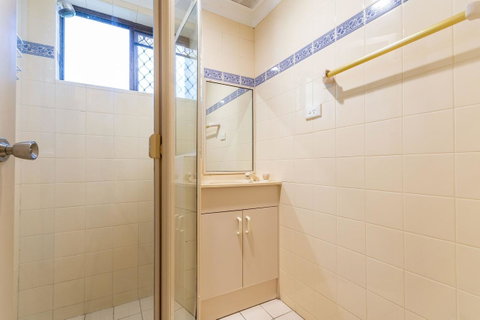 Great Views, Ground Floor Unit Clearview Apartments South Esplande, Bongaree - Accommodation Main Beach 8