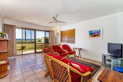 Great Views, Ground Floor Unit Clearview Apartments South Esplande, Bongaree - Accommodation Main Beach 3
