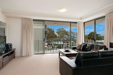 Spectacular Unit Overlooking Pumicestone Passage - Welsby Pde, Bongaree - Accommodation Main Beach 2