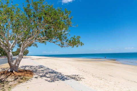 Spectacular Unit Overlooking Pumicestone Passage - Welsby Pde, Bongaree - Accommodation Main Beach 3