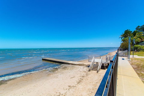 Spectacular Unit Overlooking Pumicestone Passage - Welsby Pde, Bongaree - Accommodation Main Beach 4