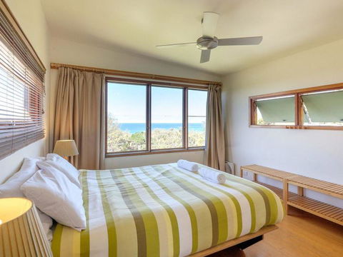 Eddies Place - Accommodation Main Beach 16