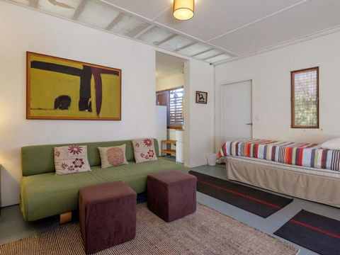Eddies Place - Accommodation Main Beach 7