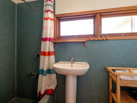 Eddies Place - Accommodation Main Beach 17