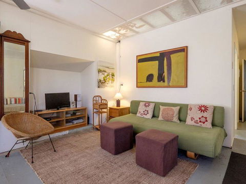 Eddies Place - Accommodation Main Beach 14