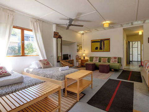 Eddies Place - Accommodation Main Beach 19