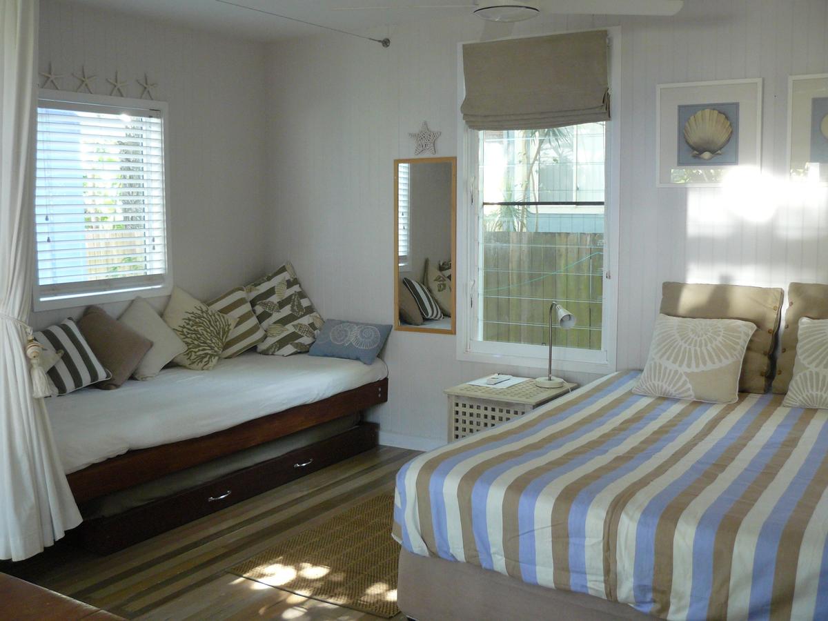 Amity Point QLD Accommodation Main Beach