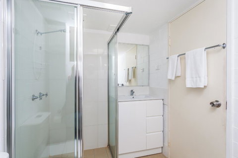 The Islander - Accommodation Main Beach 3