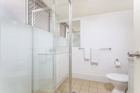 The Islander - Accommodation Main Beach 5