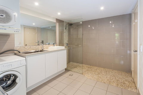 The Islander - Accommodation Main Beach 9