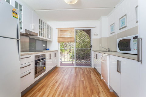 The Islander - Accommodation Main Beach 15