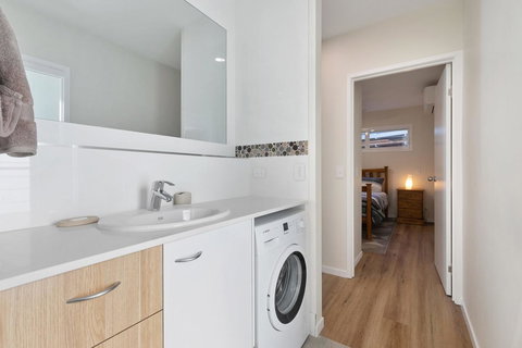 Day Dreaming - Accommodation Main Beach 2