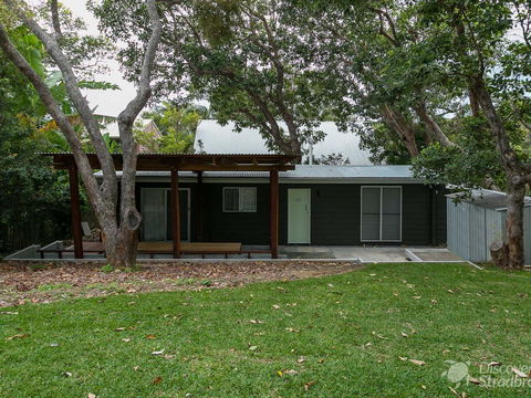 Curlew Shack - Accommodation Main Beach 0