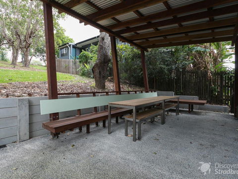 Curlew Shack - Accommodation Main Beach 6