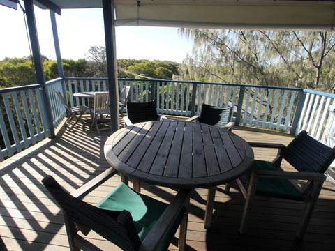 Blue House - Accommodation Main Beach 4