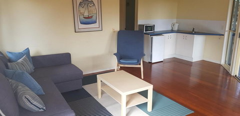 Blue House - Accommodation Main Beach 8