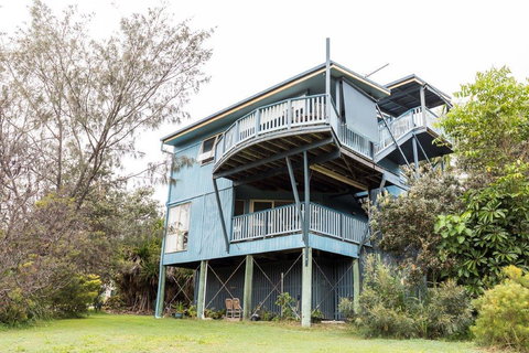 Blue House - Accommodation Main Beach 1