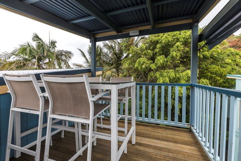 Blue House - Accommodation Main Beach 5