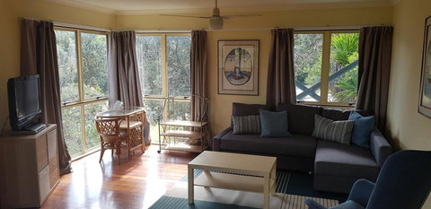 Blue House - Accommodation Main Beach 6