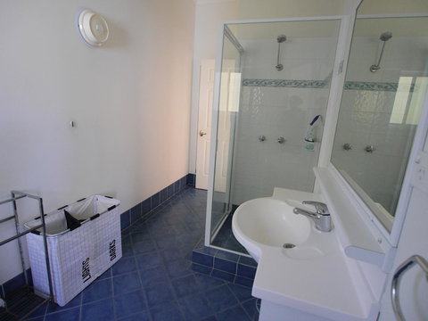 Blue House - Accommodation Main Beach 21