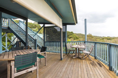 Blue House - Accommodation Main Beach 2