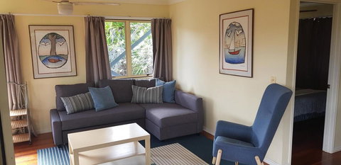 Blue House - Accommodation Main Beach 7