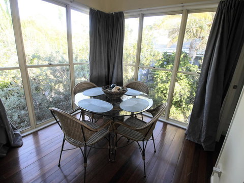 Blue House - Accommodation Main Beach 17