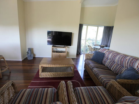 Blue House - Accommodation Main Beach 16