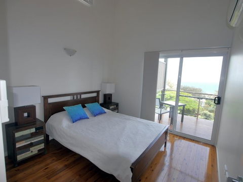 Blue Water Views 1 - Accommodation Main Beach 9