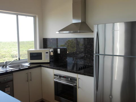 Blue Water Views 1 - Accommodation Main Beach 5