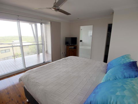 Blue Water Views 1 - Accommodation Main Beach 3