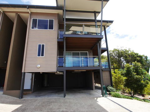 Blue Water Views 1 - Accommodation Main Beach 15