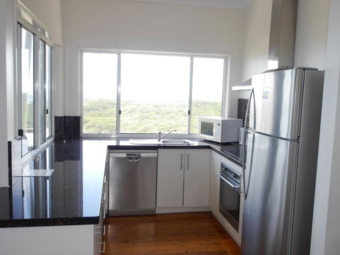 Blue Water Views 1 - Accommodation Main Beach 4