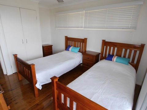 Blue Water Views 1 - Accommodation Main Beach 12