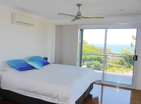 Blue Water Views 1 - Accommodation Main Beach 2