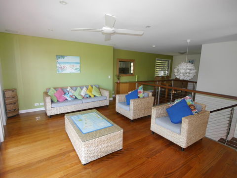 Allora 1 - Accommodation Main Beach 2