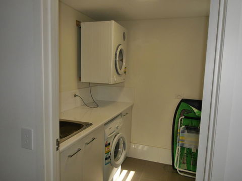Allora 1 - Accommodation Main Beach 13