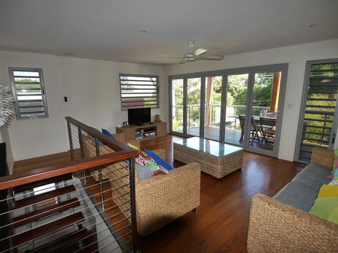 Allora 1 - Accommodation Main Beach 3