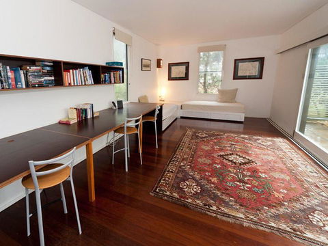 Aquila - Accommodation Main Beach 1