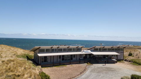 Turnstone Beach House - Accommodation Main Beach 8
