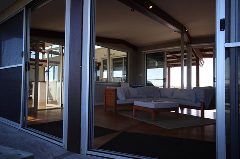 Turnstone Beach House - Accommodation Main Beach 11