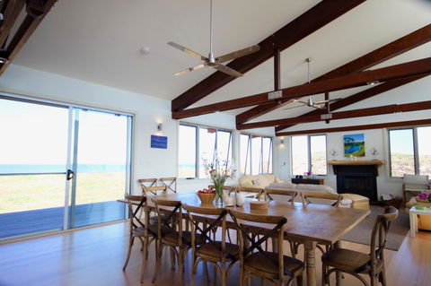 Turnstone Beach House - Accommodation Main Beach 13