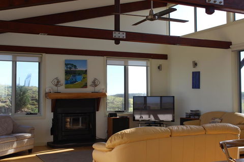 Turnstone Beach House - Accommodation Main Beach 4