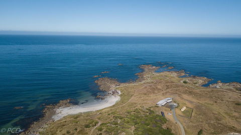 Turnstone Beach House - Accommodation Main Beach 3