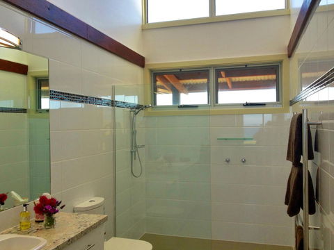 Turnstone Beach House - Accommodation Main Beach 7