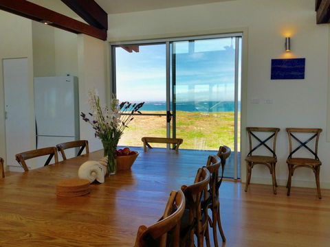 Turnstone Beach House - Accommodation Main Beach 2
