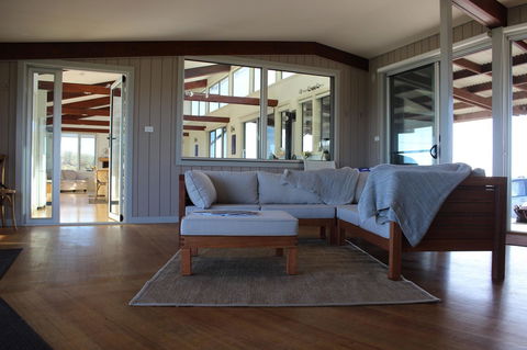 Turnstone Beach House - Accommodation Main Beach 12