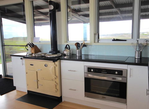 Turnstone Beach House - Accommodation Main Beach 5